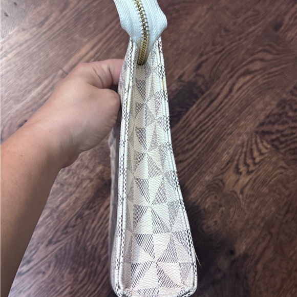 Checkered Pattern Clutch - Picture 4 of 7